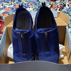 NEW Easy Spirit Striver 11W with zipper blue